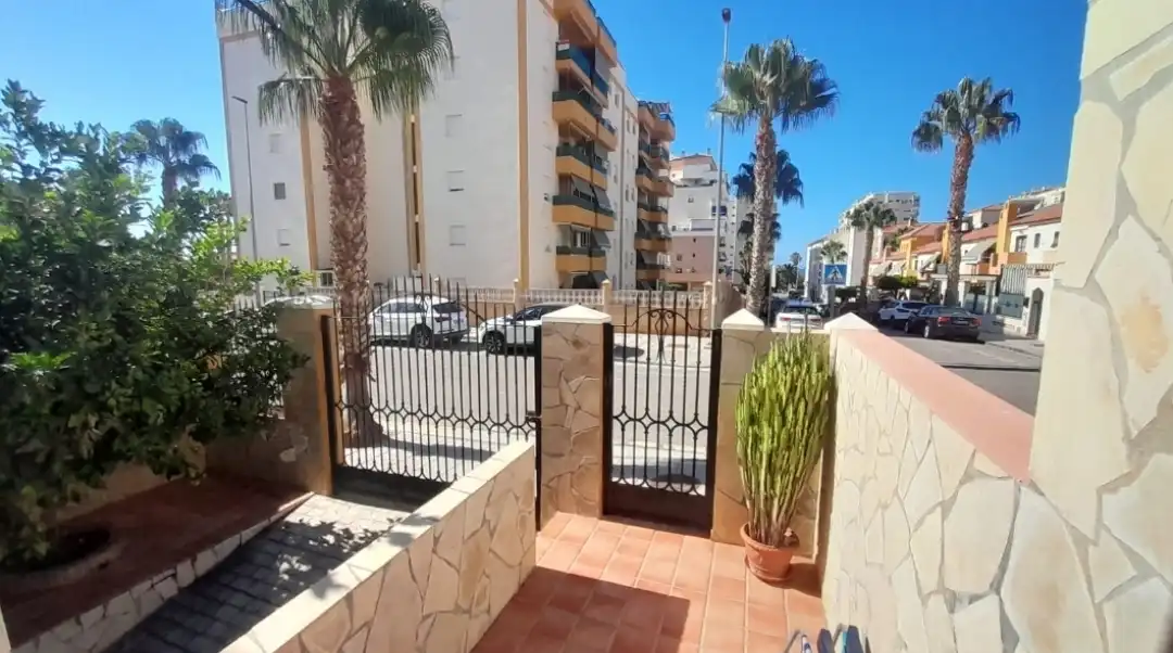 Vista exterior de Casa adosada en venta en Algarrobo con Calefacción, Jardín privado y Terraza