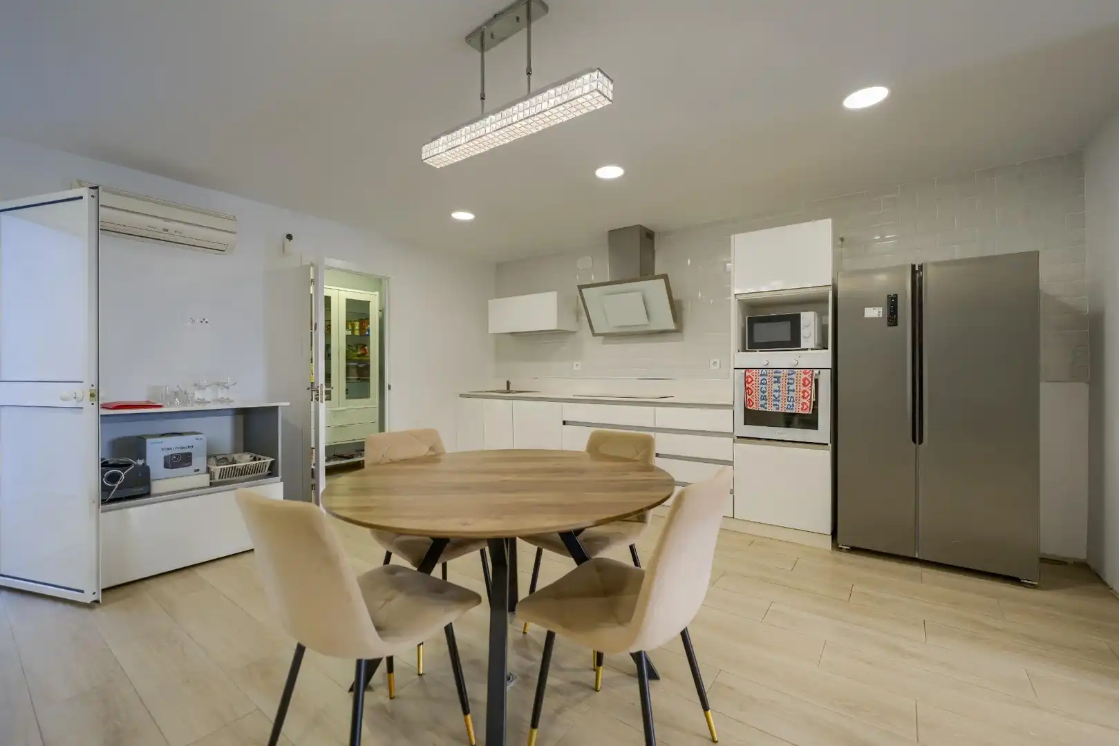 Kitchen of Houses for sale in Tomares  with Air Conditioner, Private garden and Terrace