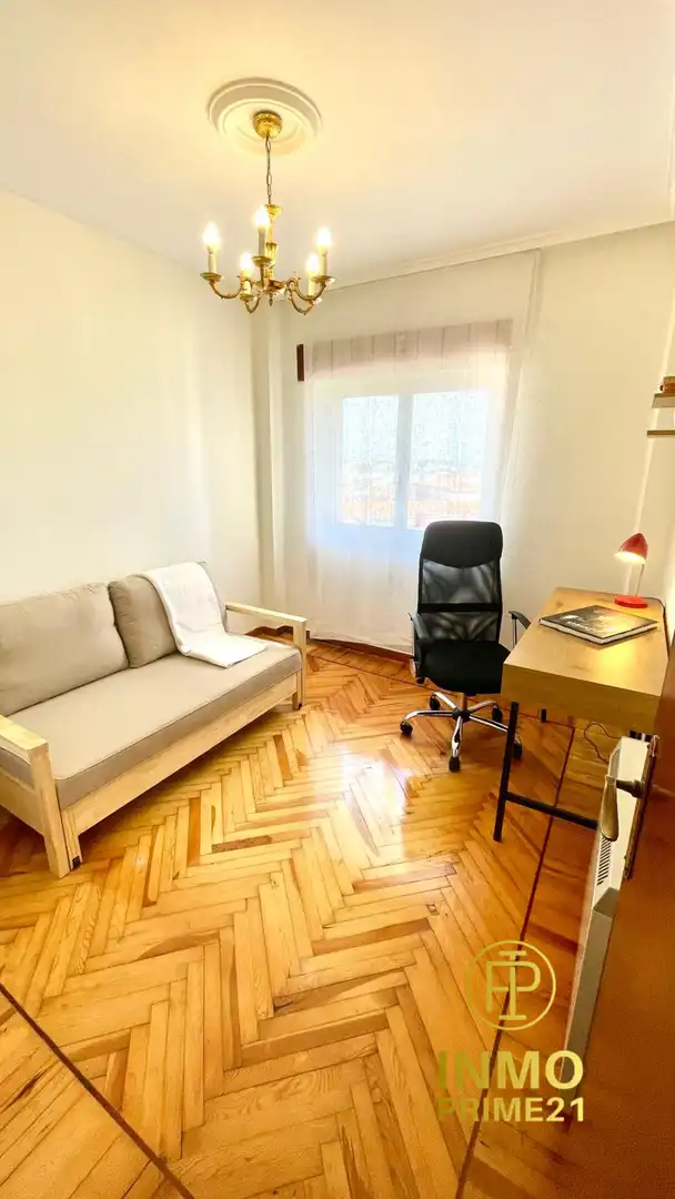 Bedroom of Flat for rent in Santander  with Heating, Parquet flooring and Furnished