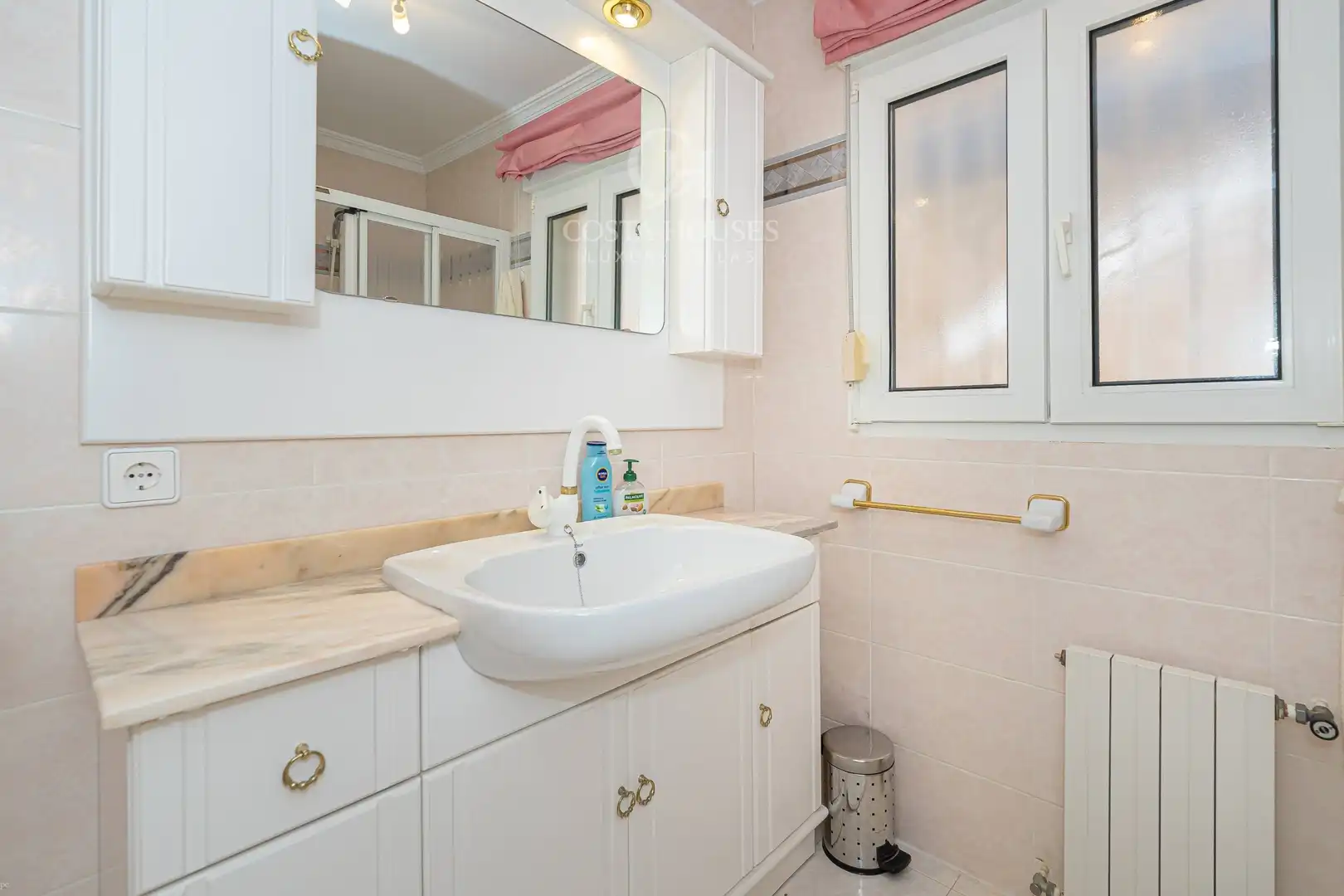 Bathroom of Houses for sale in Dénia  with Air Conditioner, Heating and Private garden