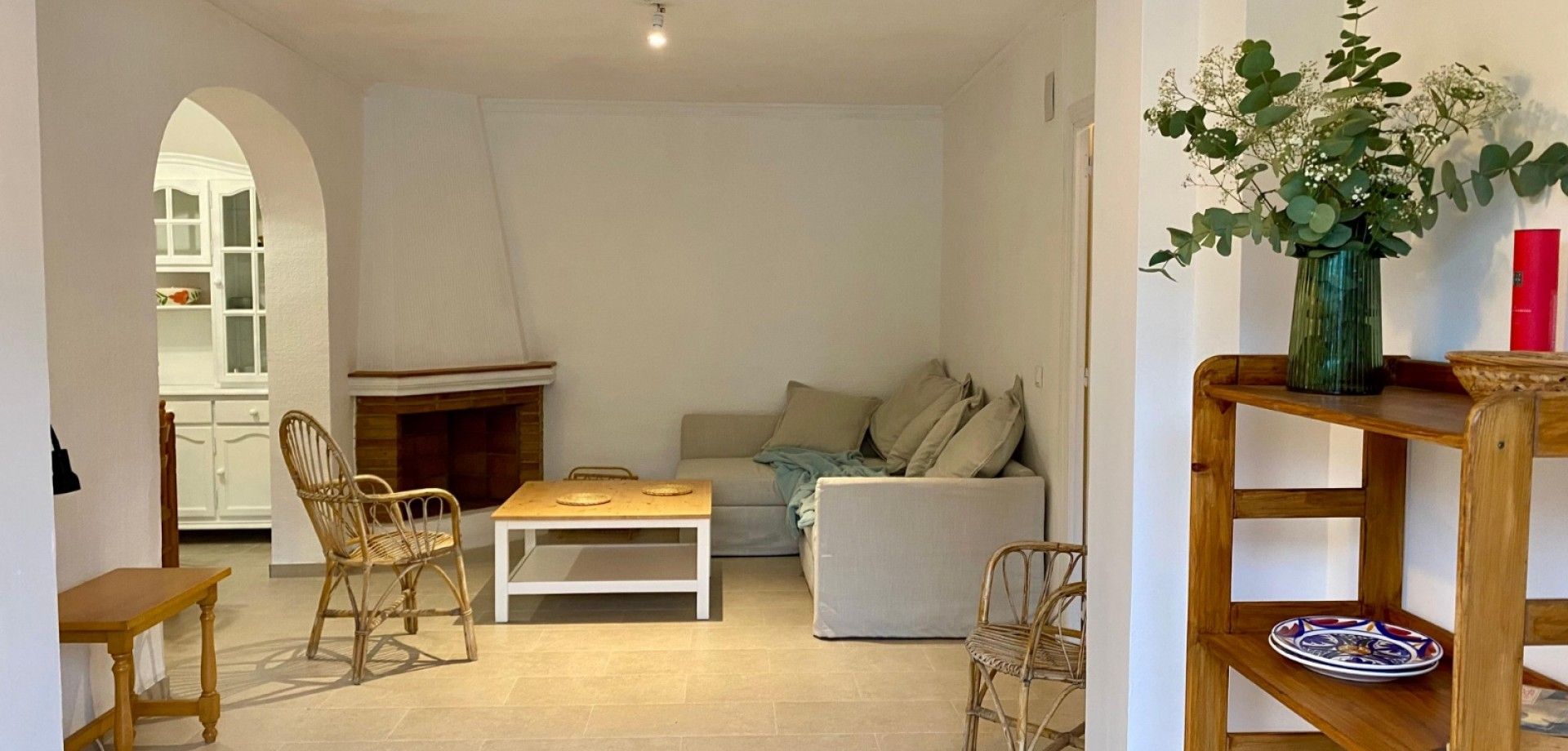 Wohnzimmer von Wohnung zum Verkauf in Orihuela mit Klimaanlage, Privatgarten und Terrasse