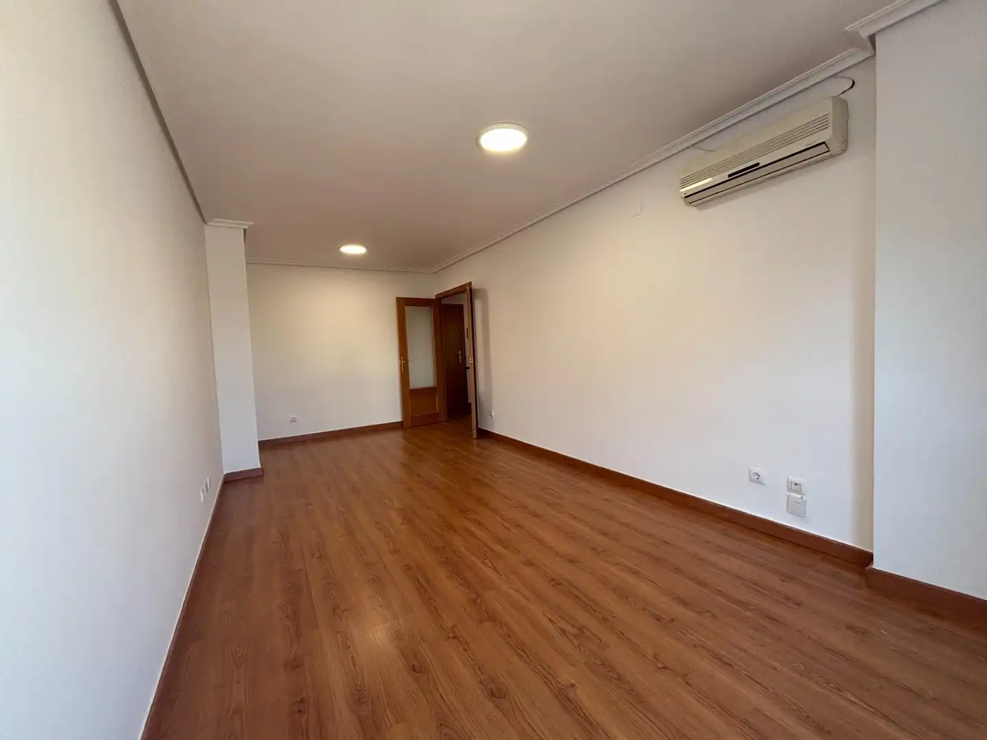 Flat with lift for sale in Calle CORONEL MONTESINOS, imagen 2