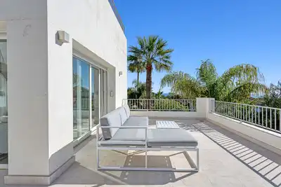 Terrassa de Casa o xalet en venda en Marbella amb Aire condicionat, Calefacció i Jardí privat