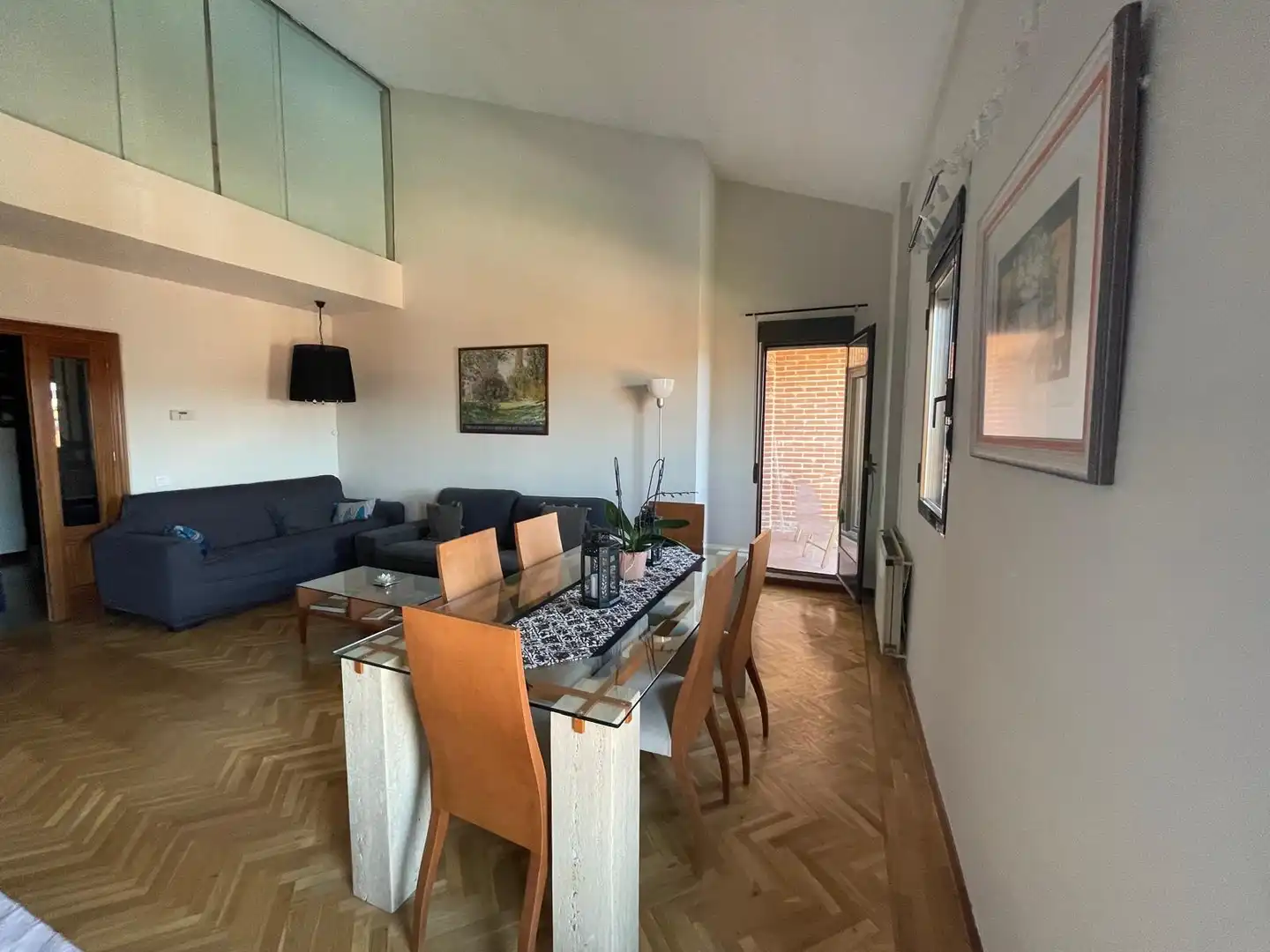 Sala de estar de Dúplex en venta en San Agustín del Guadalix con Aire acondicionado, Calefacción y Parquet