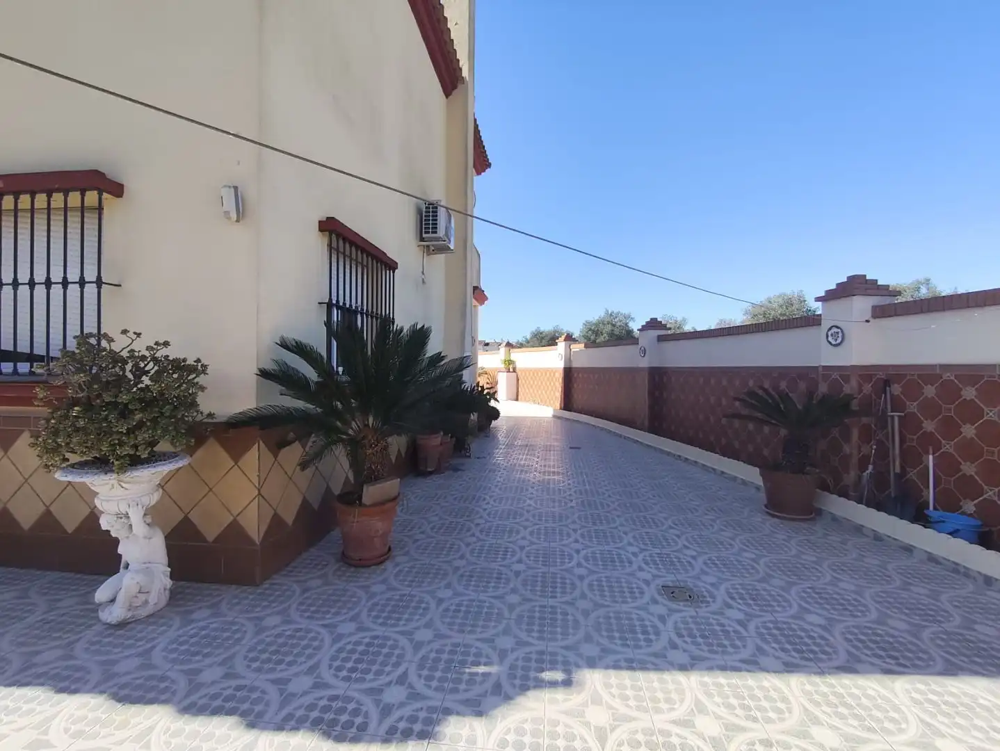 Außenansicht von Haus oder Chalet zum Verkauf in Gines mit Klimaanlage, Heizung und Schwimmbad