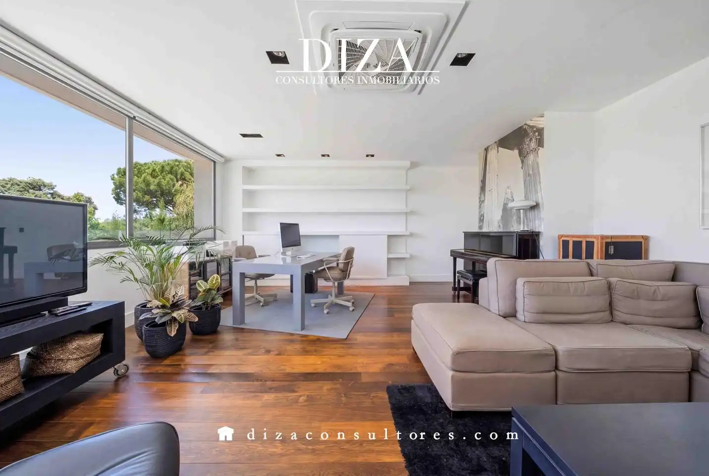 Sala de estar de Casa o chalet en venta en Boadilla del Monte con Aire acondicionado, Calefacción y Jardín privado