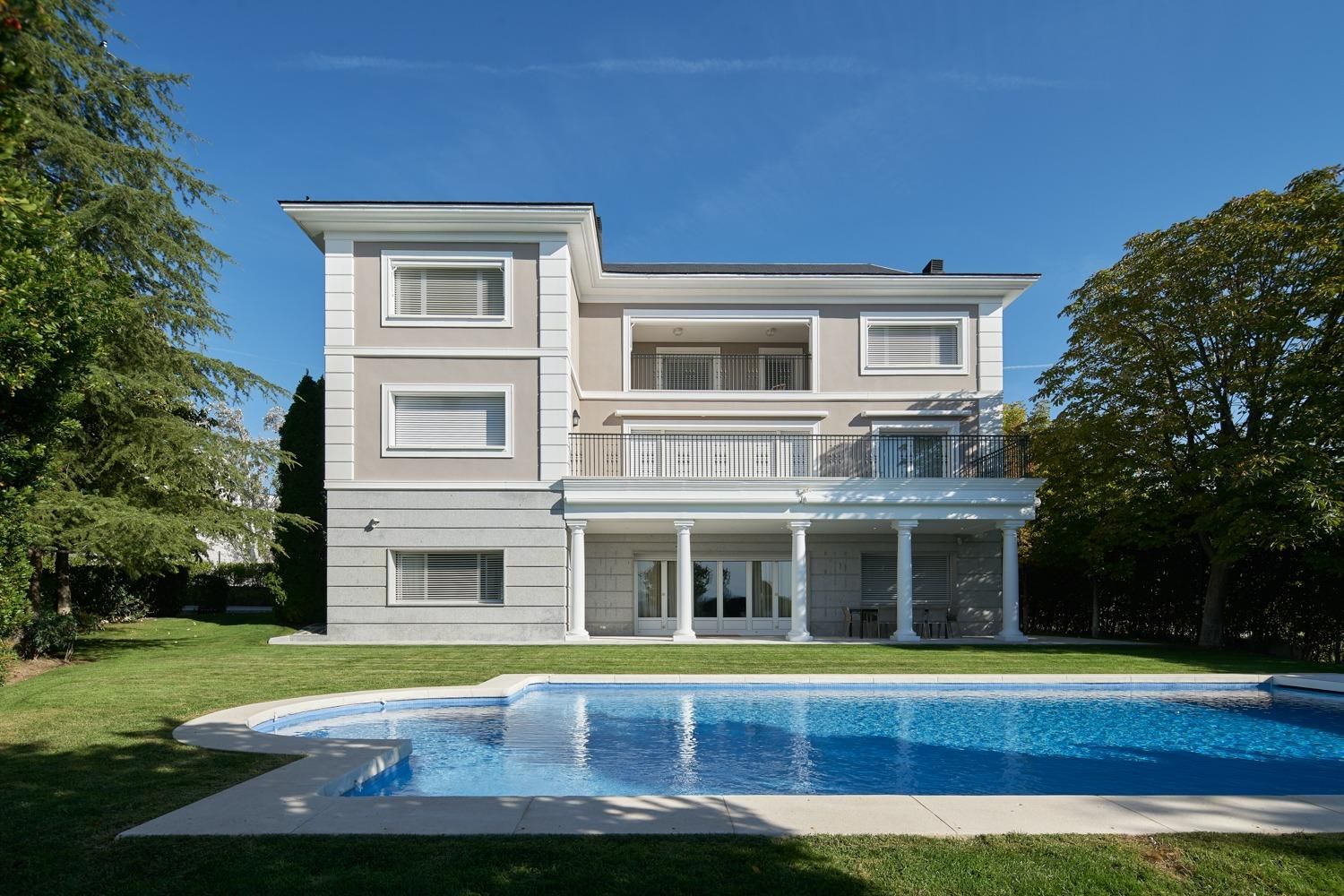 Vista exterior de Casa o xalet en venda en Las Rozas de Madrid amb Jardí privat, Parquet i Terrassa