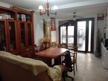 Casa amb balcó en venda a Calle Cespedes