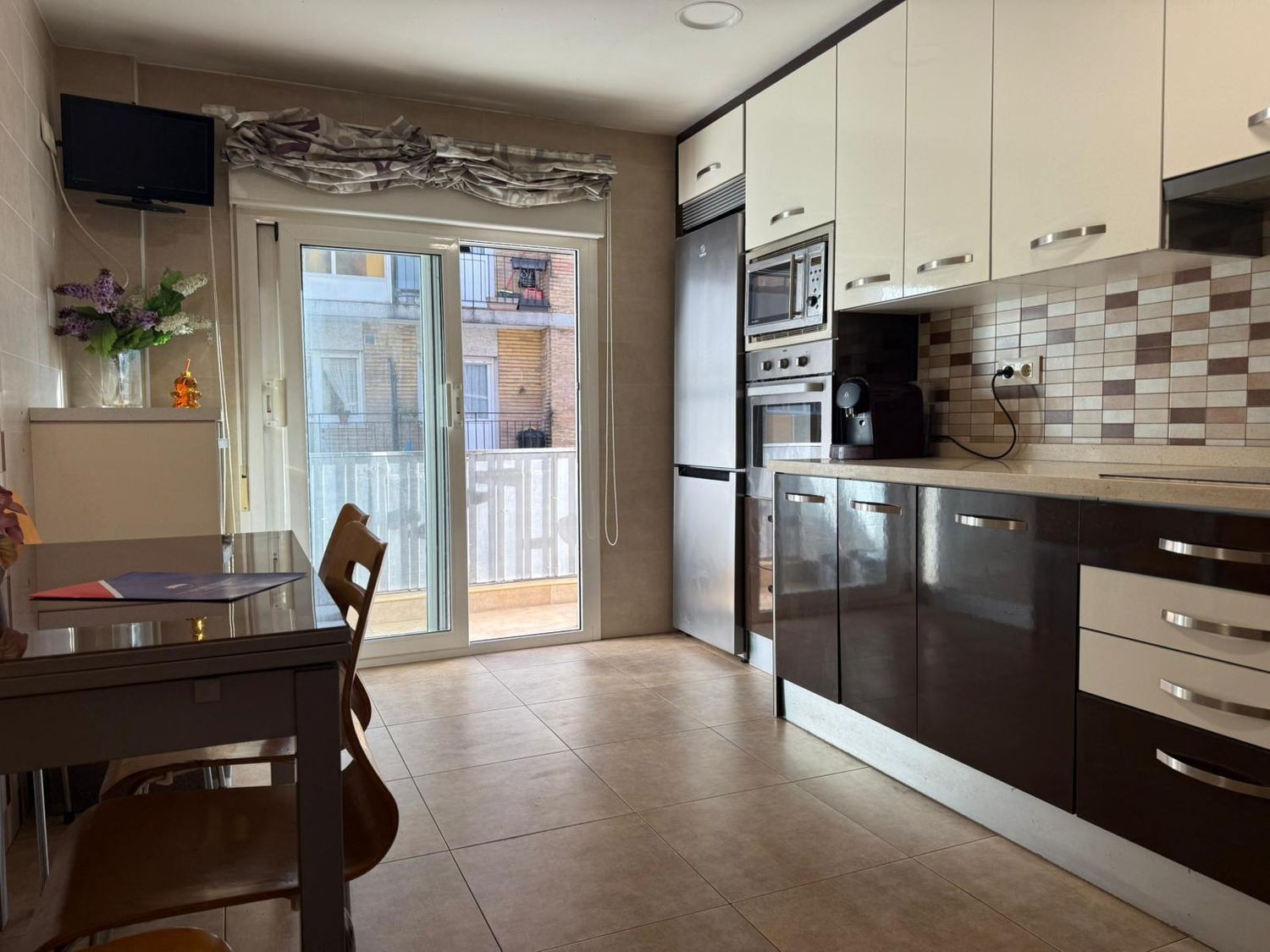 Cuina de Pis en venda en Gijón  amb Calefacció, Traster i Piscina