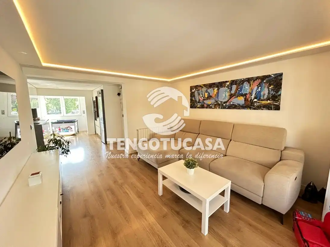 Living room of Flat for sale in Madrid  with Air Conditioner, Heating and Furnished