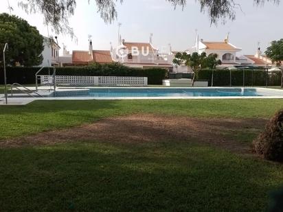 Piscina de Casa adosada en venda en Almonte amb Aire condicionat, Terrassa i Piscina