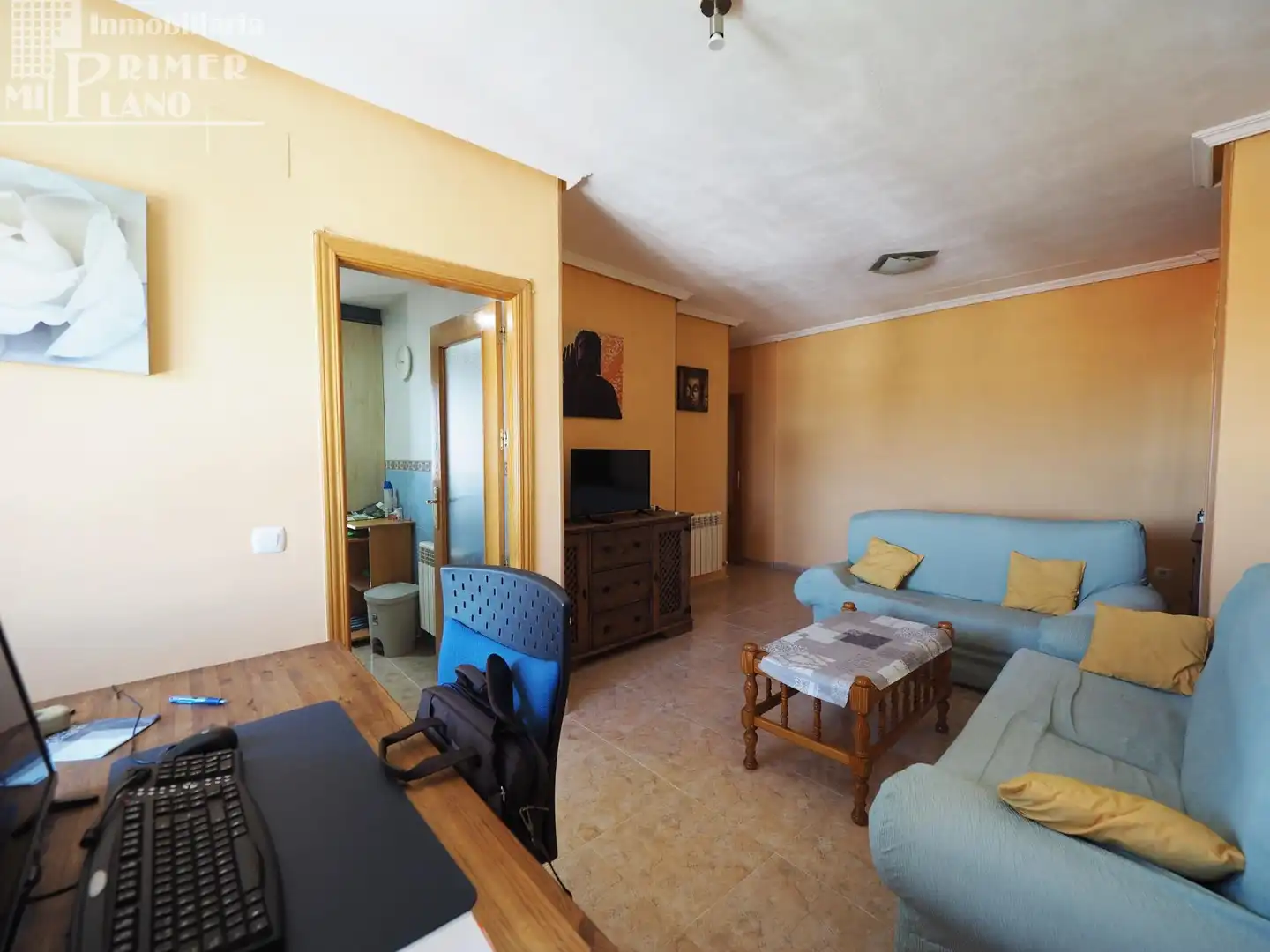 Living room of Flat for sale in Tomelloso  with Heating, Terrace and Furnished