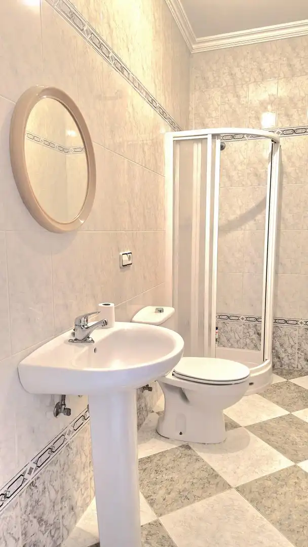 Baño de Casa adosada en venta en Alcolea del Río con Alarma