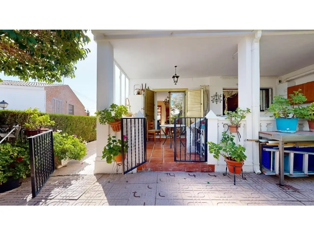 Vista exterior de Casa adosada en venta en Torrent con Aire acondicionado, Calefacción y Jardín privado