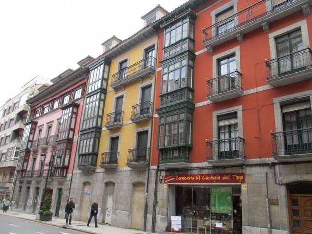 Local comercial en Alquiler en Oviedo - CAMPOMANES en Auditorio - Seminario - Parque de Invierno