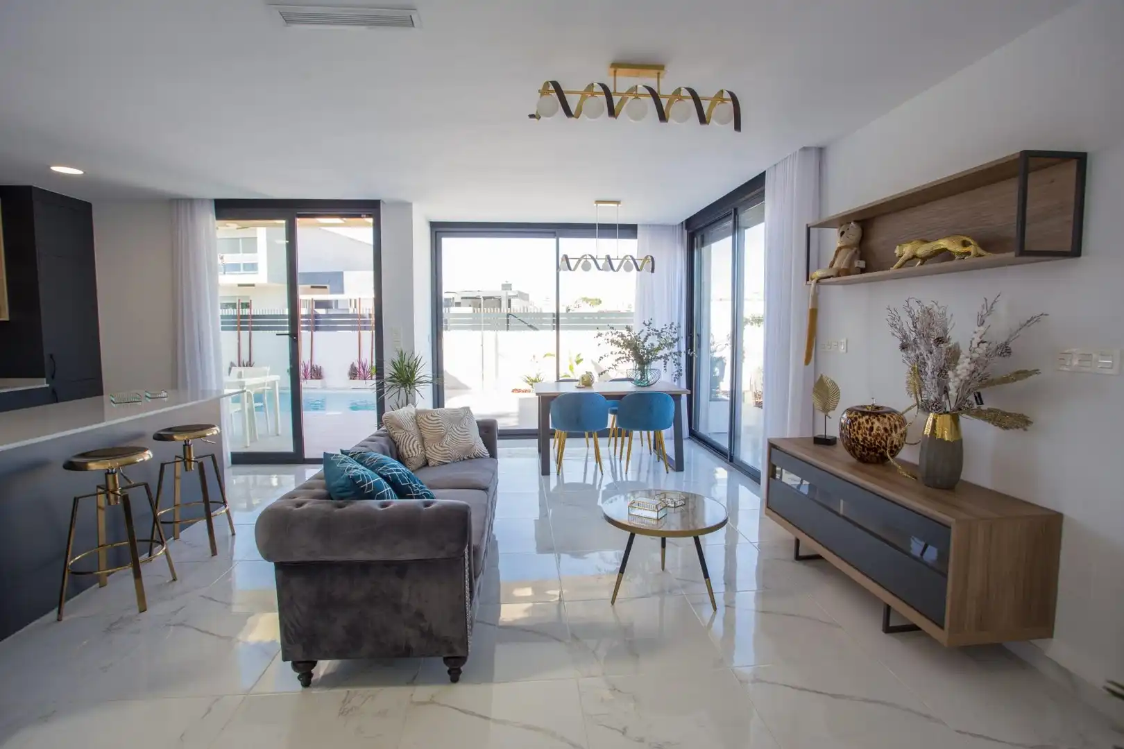 Sala d'estar de Casa o xalet en venda en Los Montesinos amb Jardí privat, Terrassa i Piscina