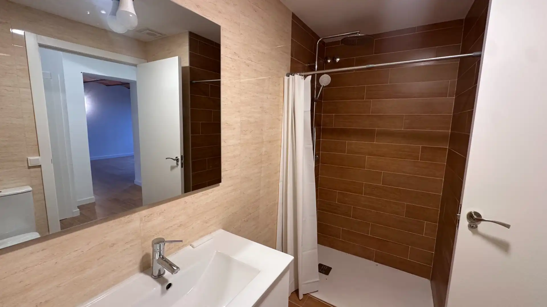 Bathroom of Houses for sale in La Vall de Bianya  with Heating, Private garden and Parquet flooring