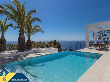 Detached house with pool for sale in Roca Llisa