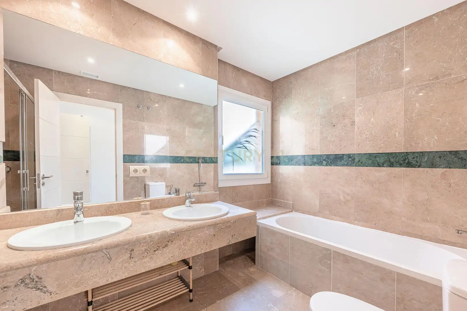 Bany de Apartament en venda en Marbella amb Aire condicionat, Traster i Forn