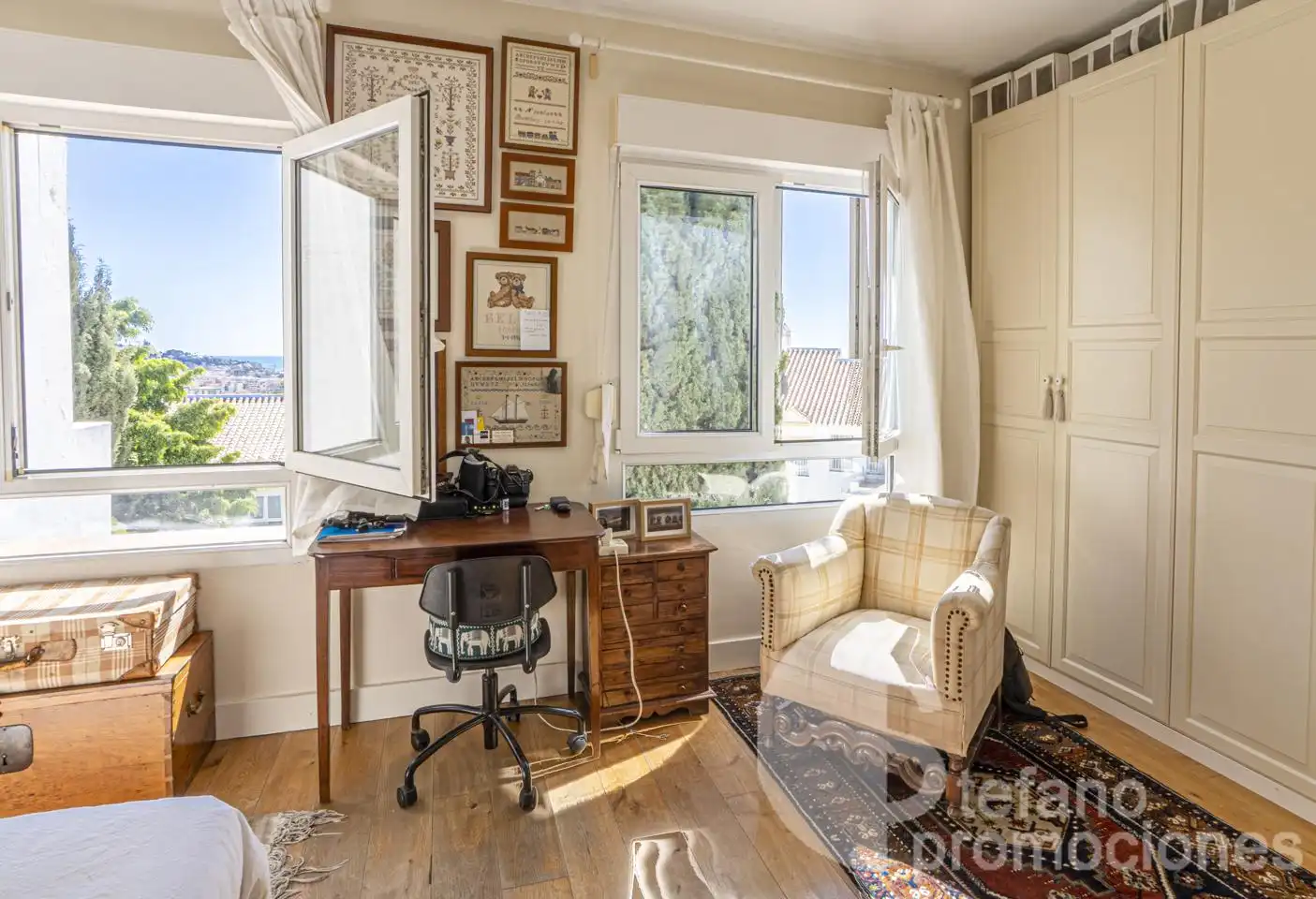 Bedroom of Detached homes for sale in Málaga  with Air Conditioner, Parquet flooring and Terrace