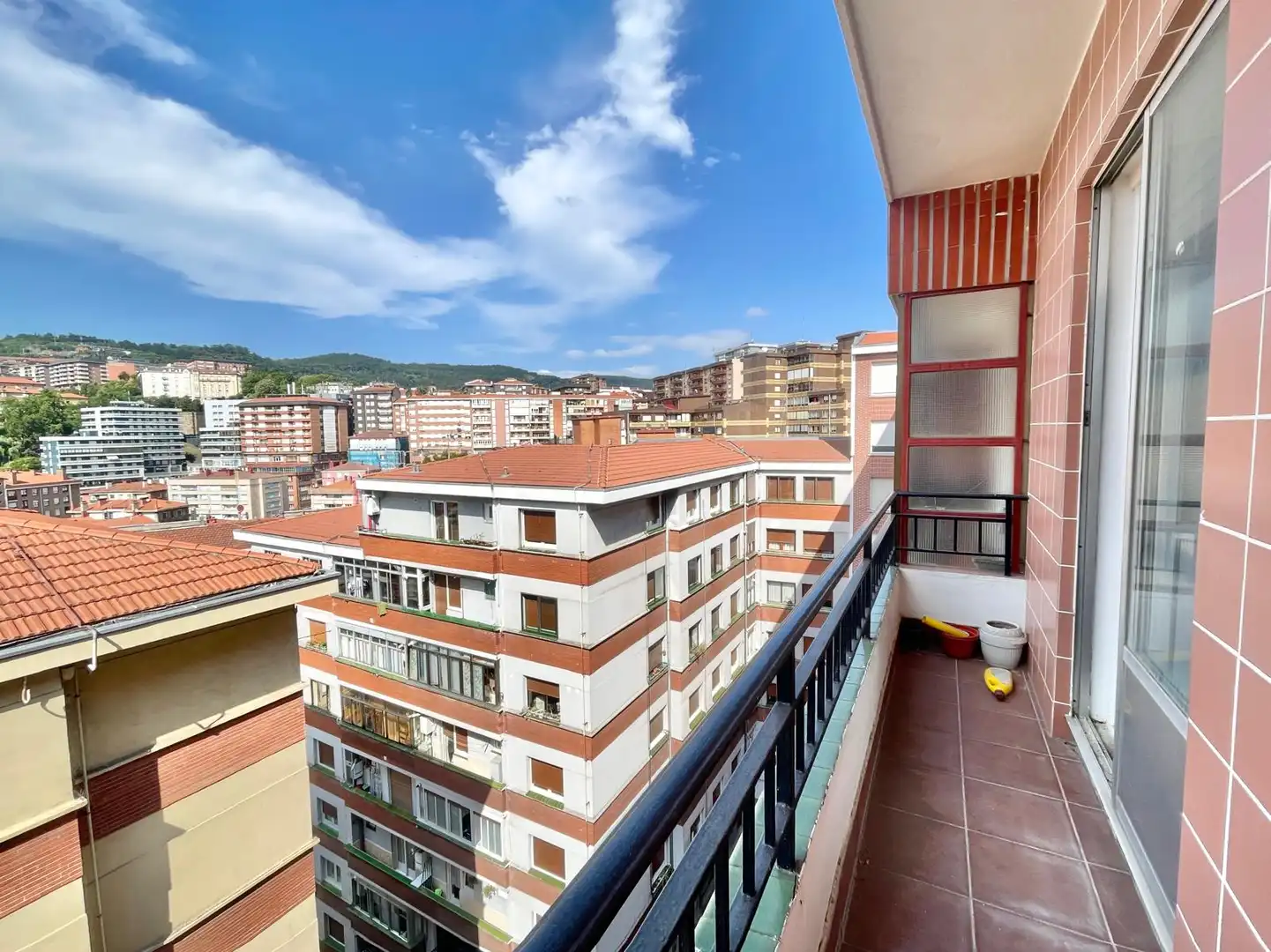 Vista exterior de Pis en venda en Bilbao  amb Calefacció i Balcó