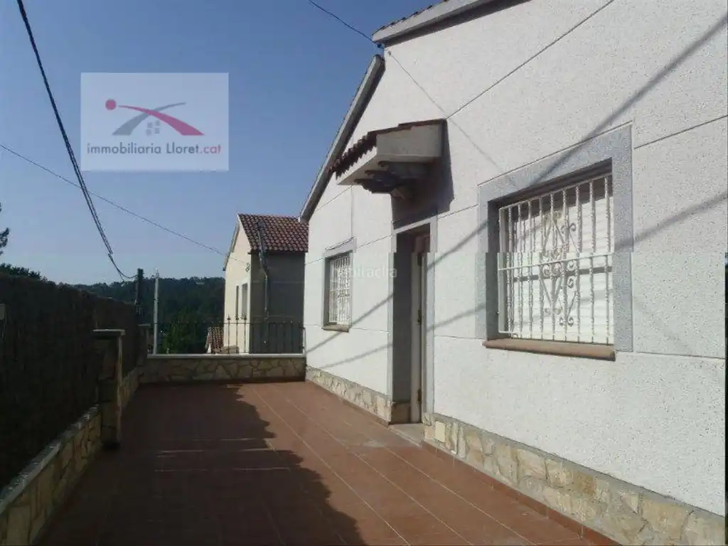 Houses for sale in Calle Grèvol, 41, Aiguaviva Parc