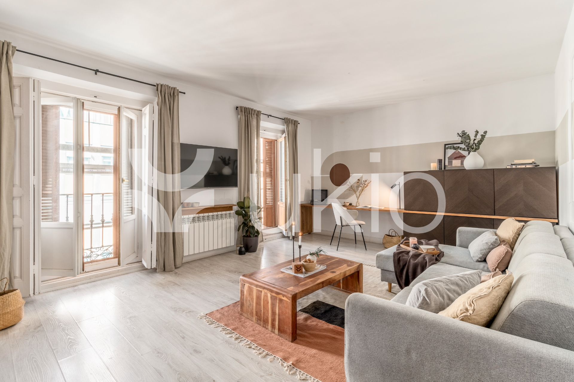 Sala d'estar de Apartament de lloguer en  Madrid Capital amb Aire condicionat, Calefacció i Moblat