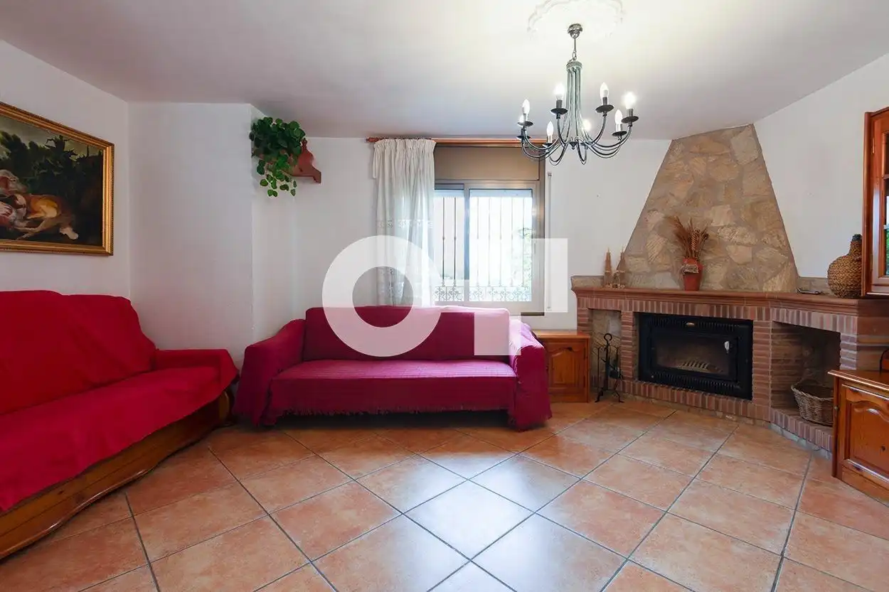 Sala d'estar de Casa o xalet en venda en Tordera amb Calefacció, Terrassa i Piscina