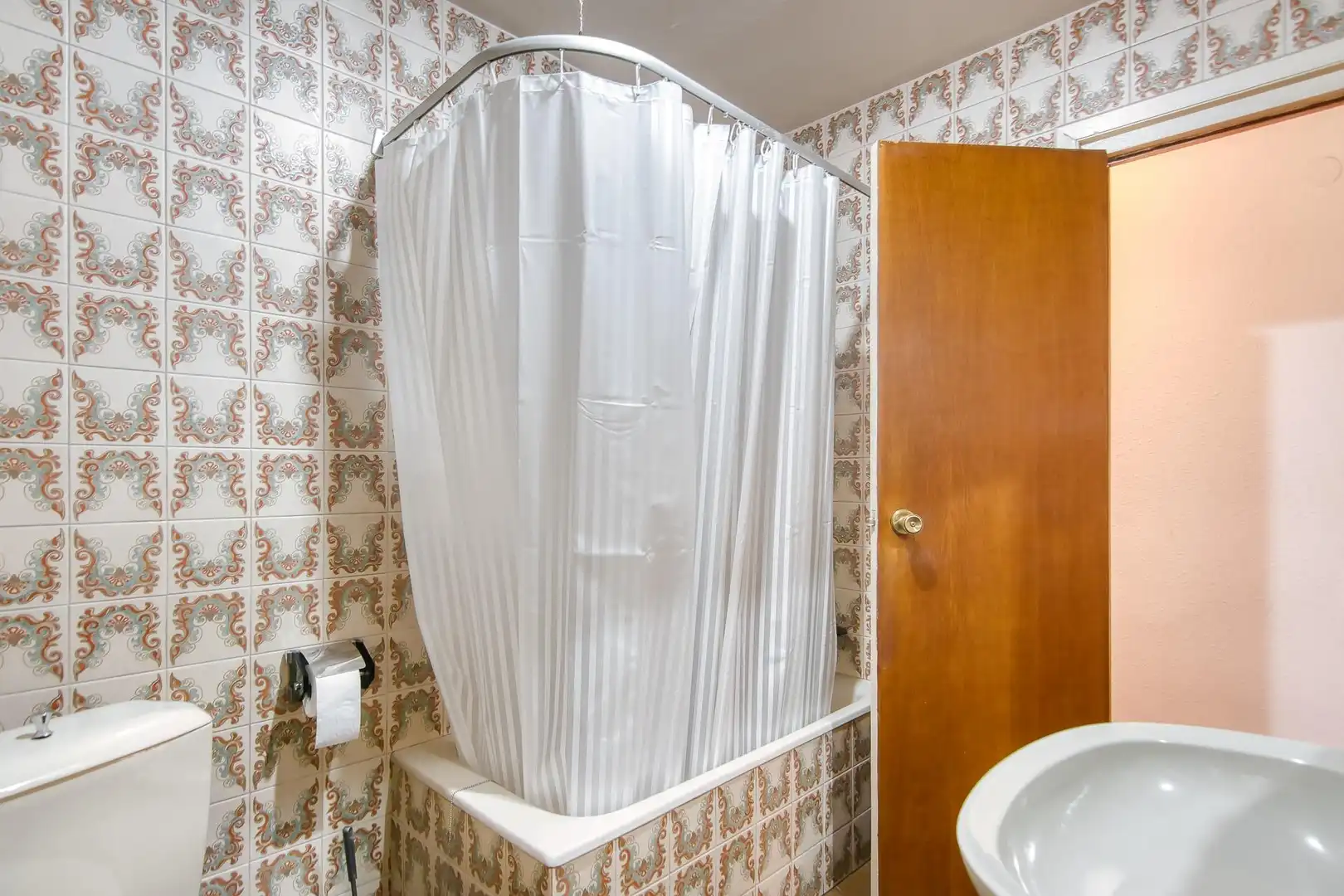Bathroom of Flat for sale in  Pamplona / Iruña  with Heating, Storage room and Balcony