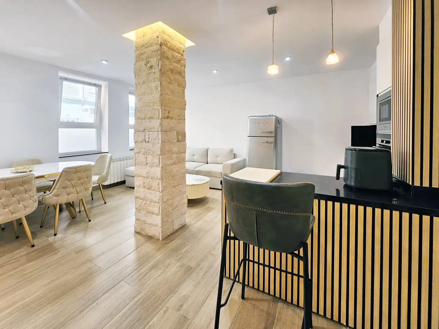 Sala de estar de Planta baja en venta en A Coruña Capital  con Calefacción, Amueblado y Horno