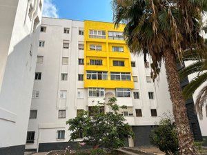 Vista exterior de Pis en venda en Las Palmas de Gran Canaria amb Moblat i Balcó