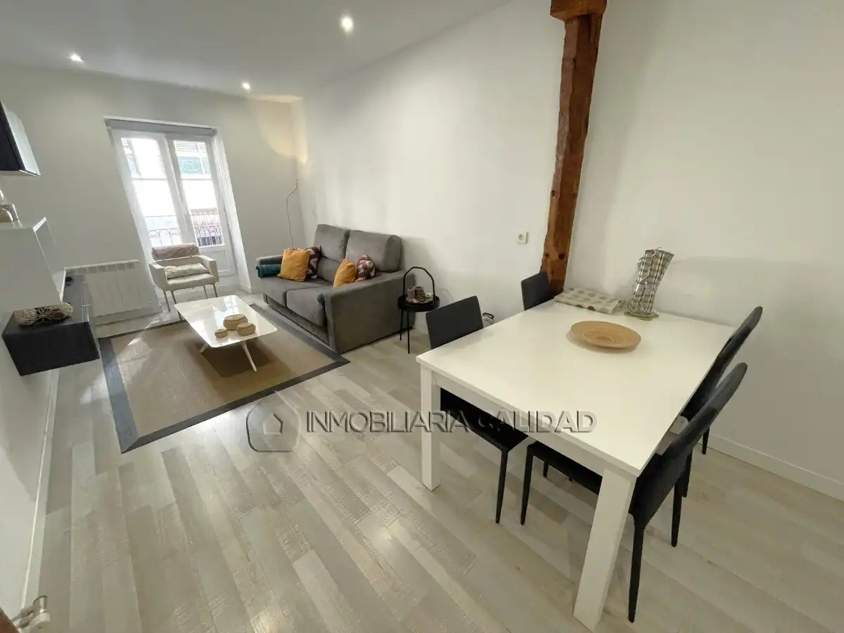 Vista exterior de Piso de alquiler en Burgos con Calefacción y Amueblado