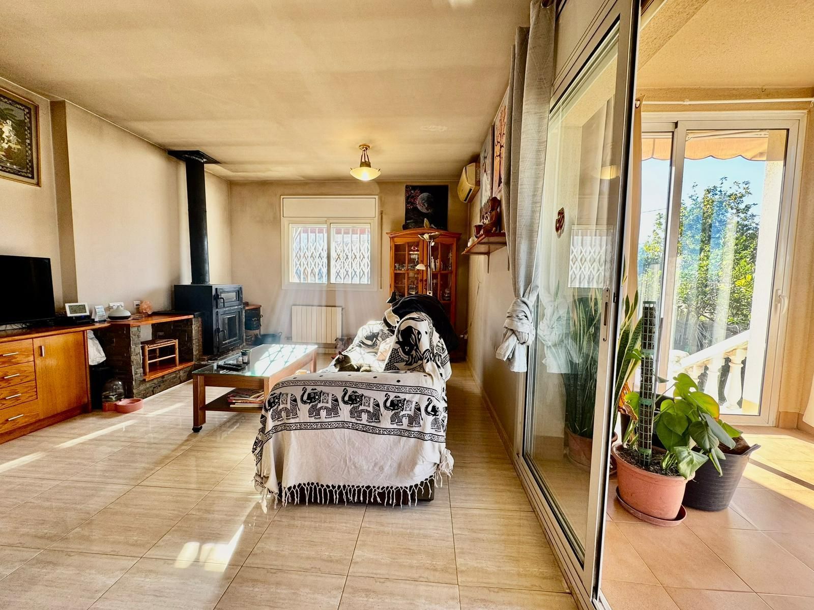 Sala d'estar de Casa o xalet en venda en Calafell amb Aire condicionat, Calefacció i Jardí privat