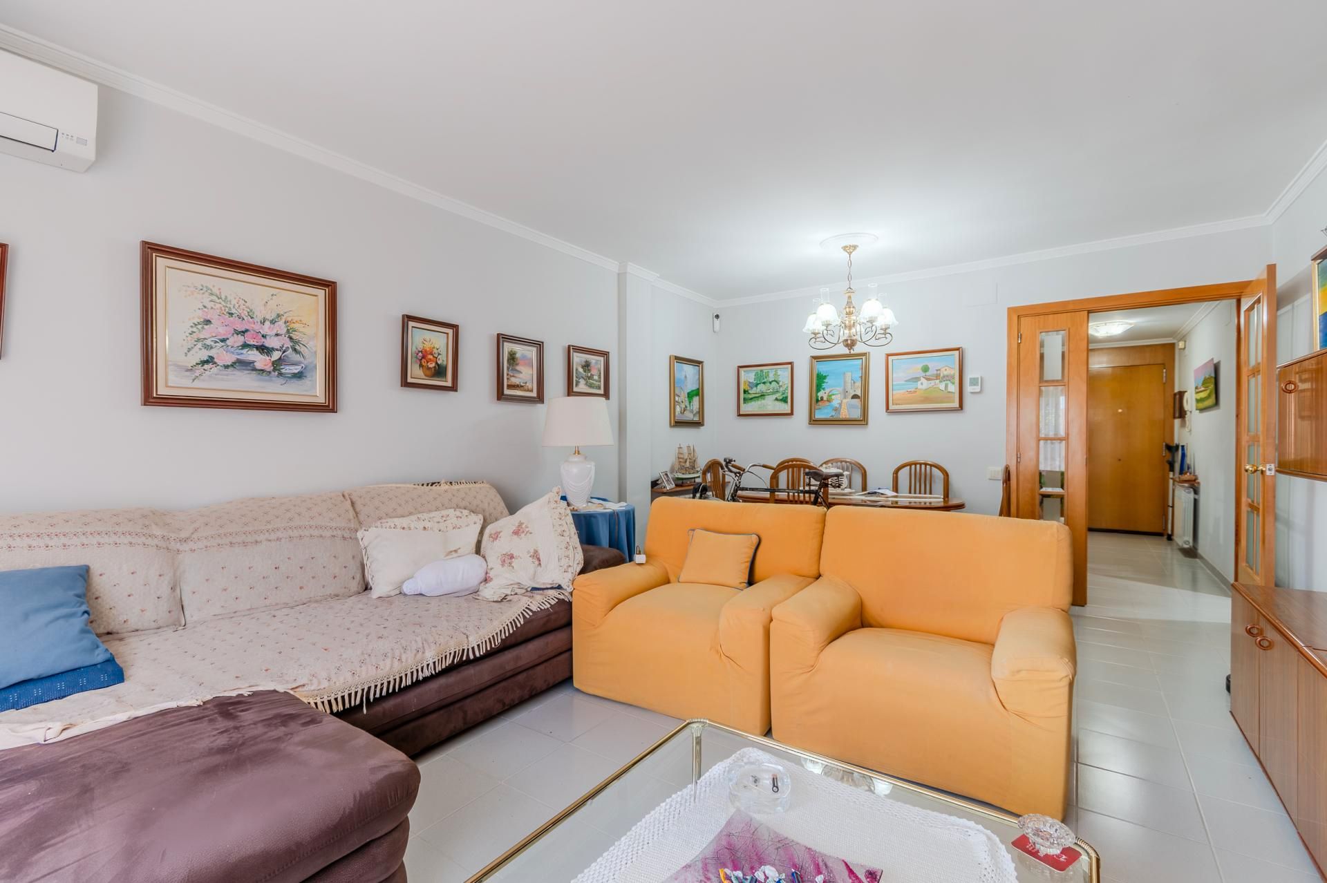 Sala d'estar de Pis en venda en Salt amb Calefacció, Terrassa i Balcó