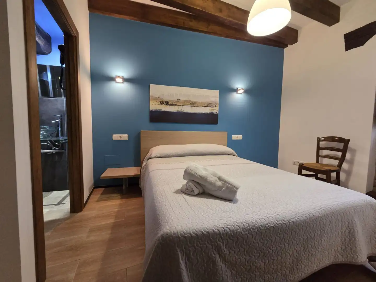 Schlafzimmer von Country house zum Verkauf in Campezo / Kampezu mit Möbliert