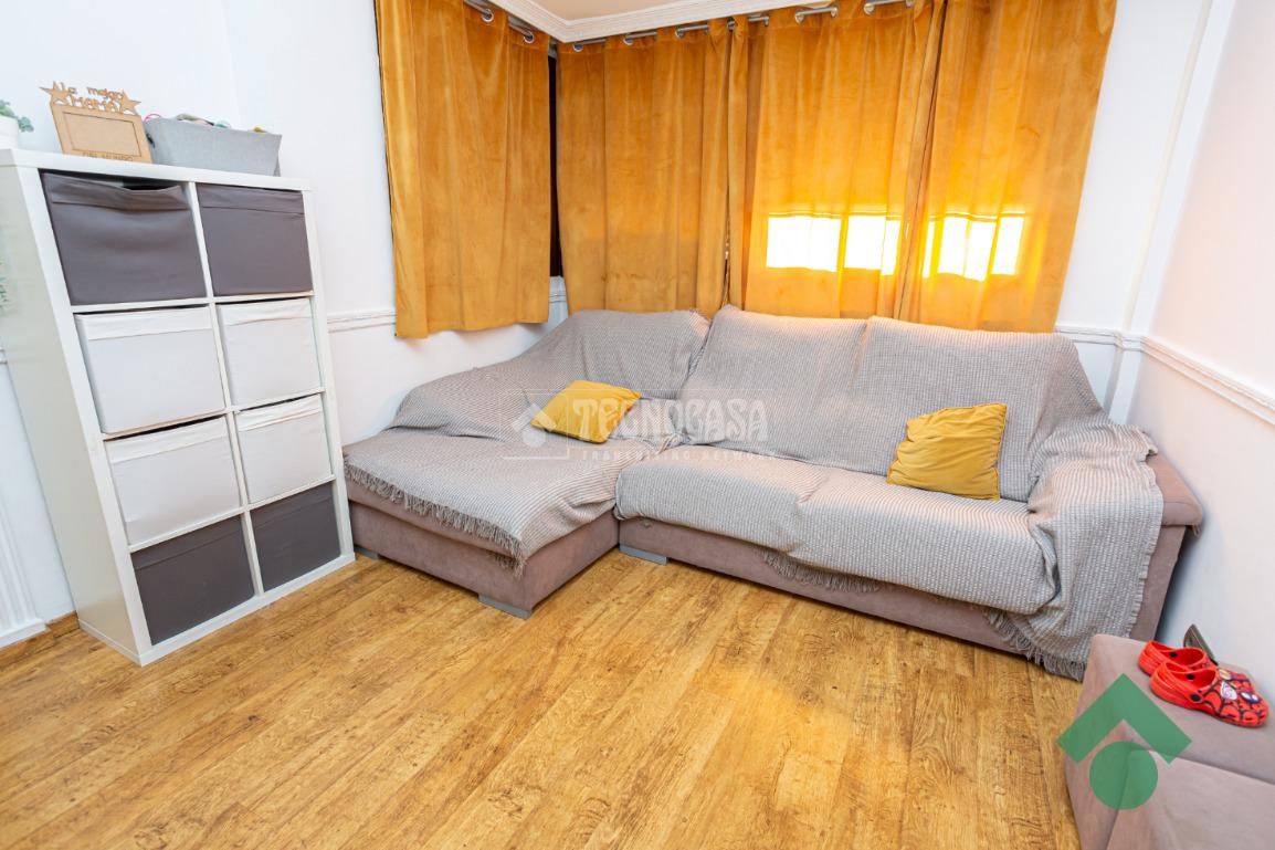 Living room of Flat for sale in Algeciras  with Air Conditioner, Terrace and Furnished
