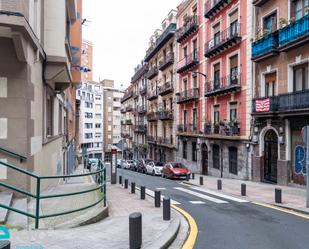 Vista exterior de Pis en venda en Bilbao  amb Balcó