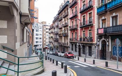 Vista exterior de Pis en venda en Bilbao  amb Balcó