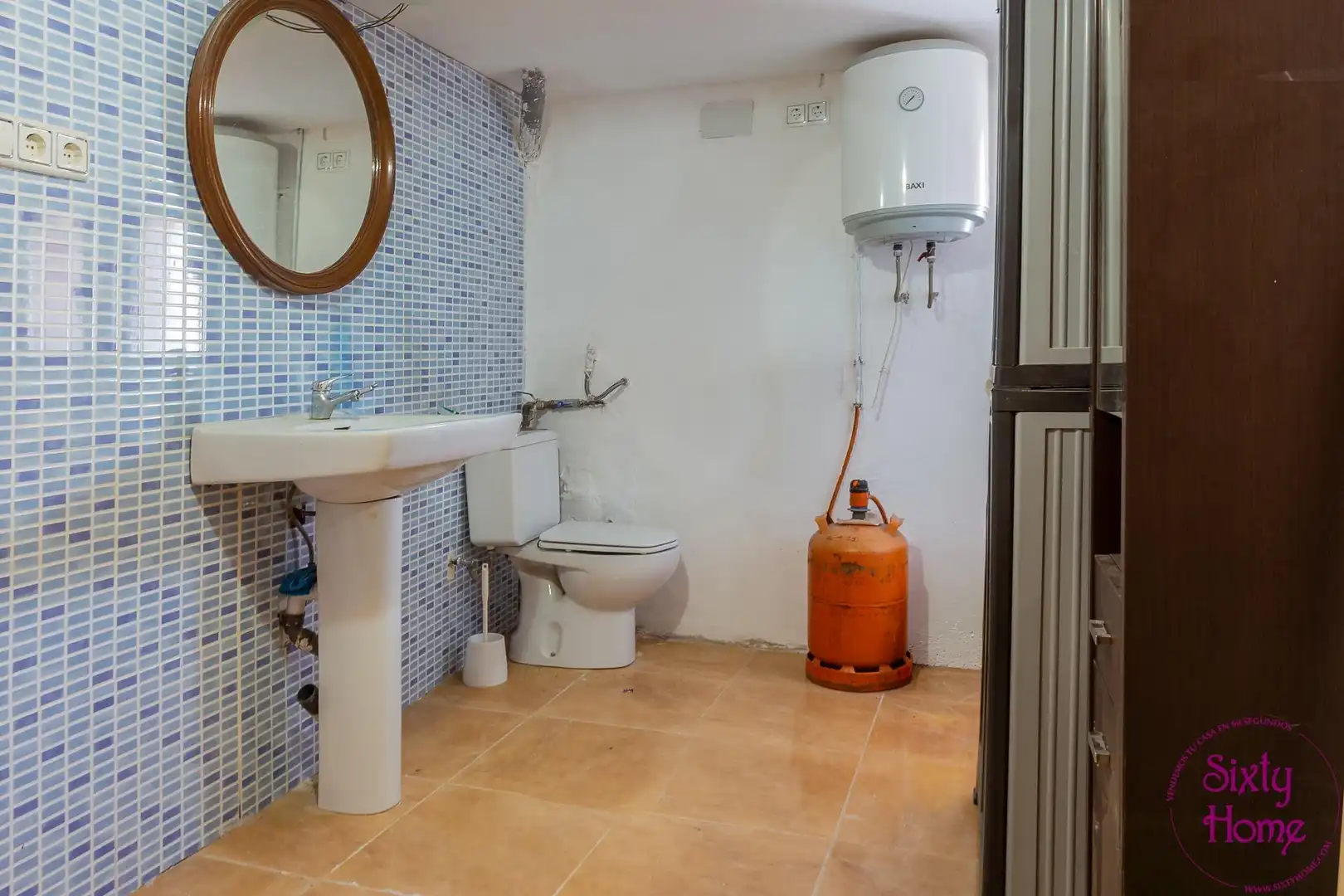 Bathroom of Houses for sale in Jaca  with Parquet flooring and Balcony