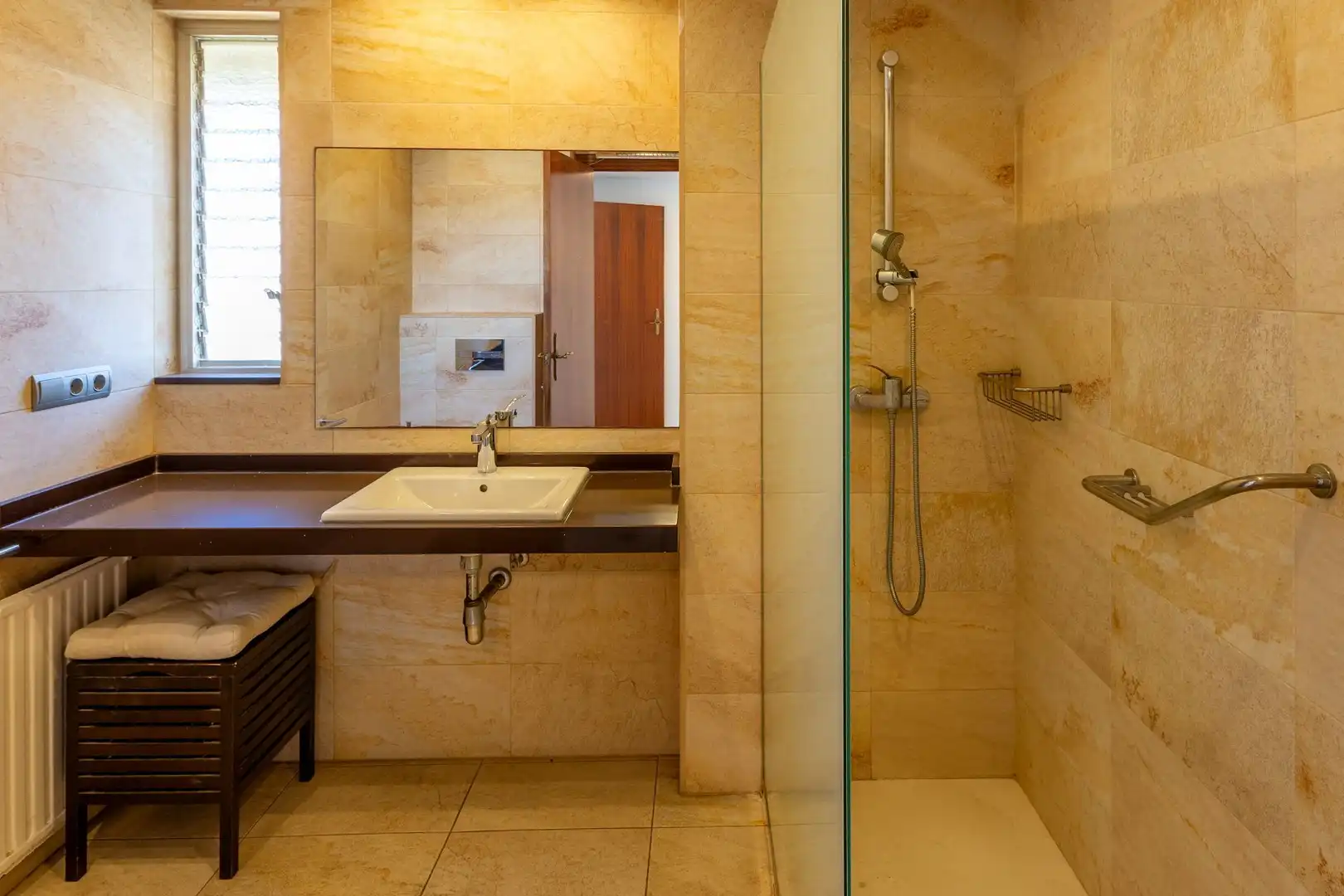 Baño de Piso en venta en Benidorm con Aire acondicionado, Calefacción y Piscina comunitaria