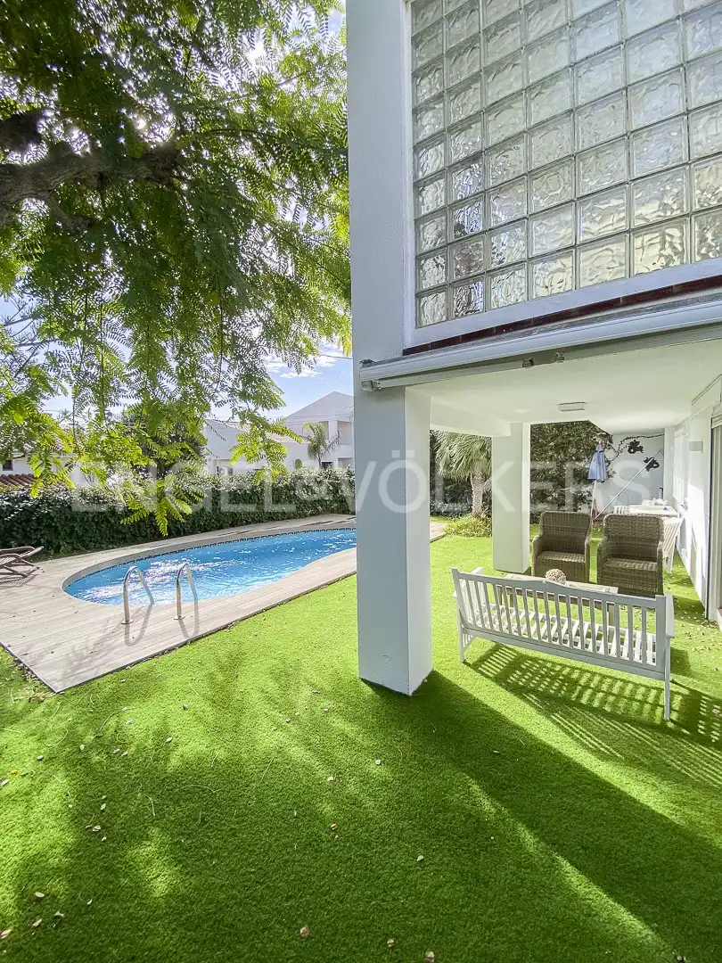 Piscina de Casa adosada de alquiler en Sitges con Calefacción, Jardín privado y Terraza
