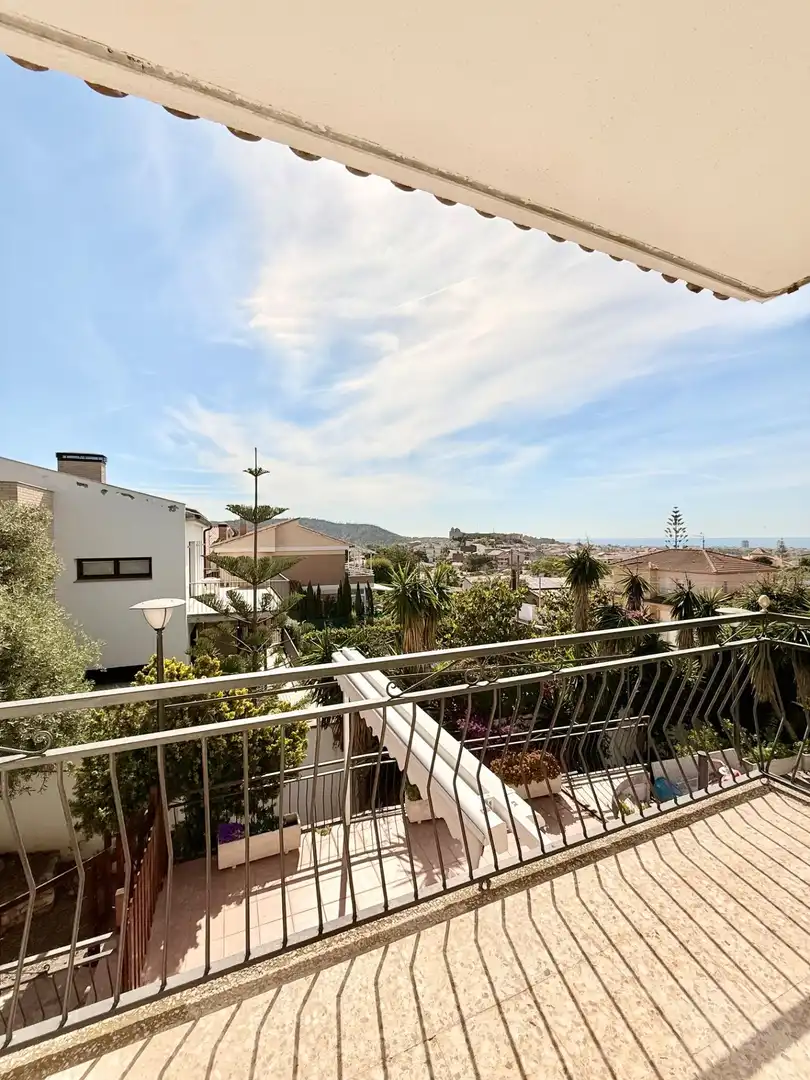 Außenansicht von Haus oder Chalet zum Verkauf in Calafell mit Klimaanlage, Heizung und Privatgarten