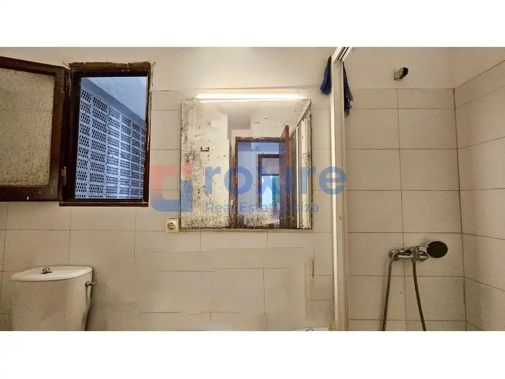 Baño de Piso en venta en Sant Antoni de Portmany con Lavadora y Balcón