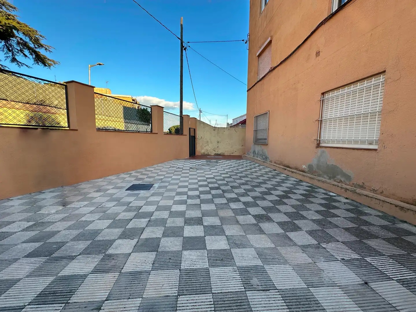 Aparcament de Pis en venda en Santa Coloma de Gramenet amb Terrassa i Balcó
