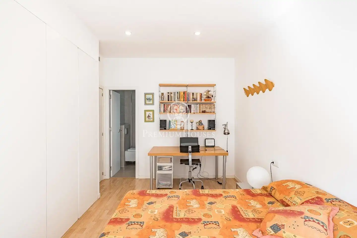 Dormitori de Apartament en venda en Barcelona amb Aire condicionat, Calefacció i Terrassa