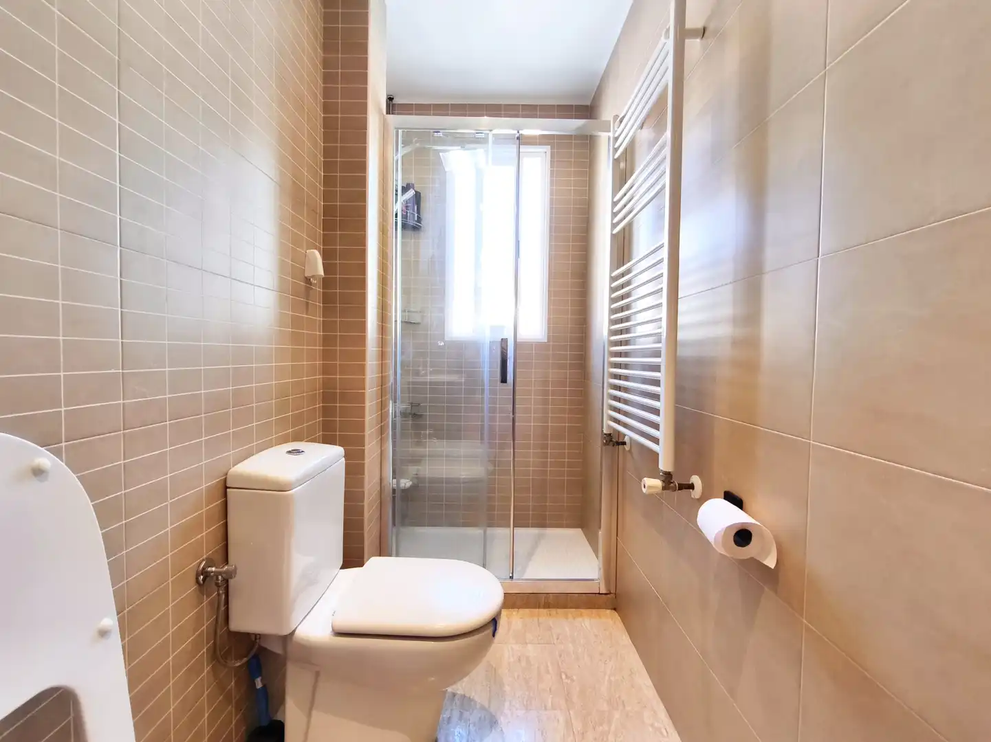 Badezimmer von Wohnung zum Verkauf in  Logroño mit Klimaanlage, Heizung und Parkett