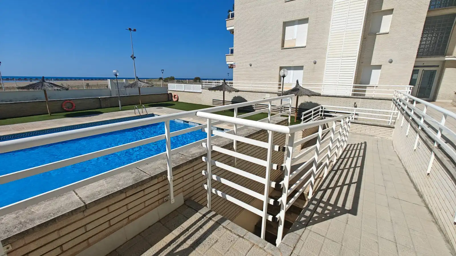 Schwimmbecken von Wohnung zum Verkauf in Cunit mit Klimaanlage, Heizung und Terrasse