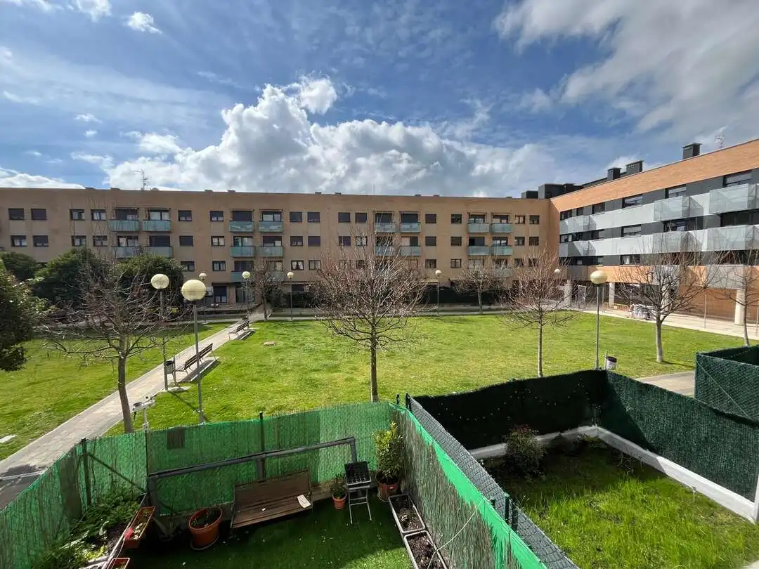 Vista exterior de Piso en venta en  Pamplona / Iruña con Calefacción, Jardín privado y Trastero