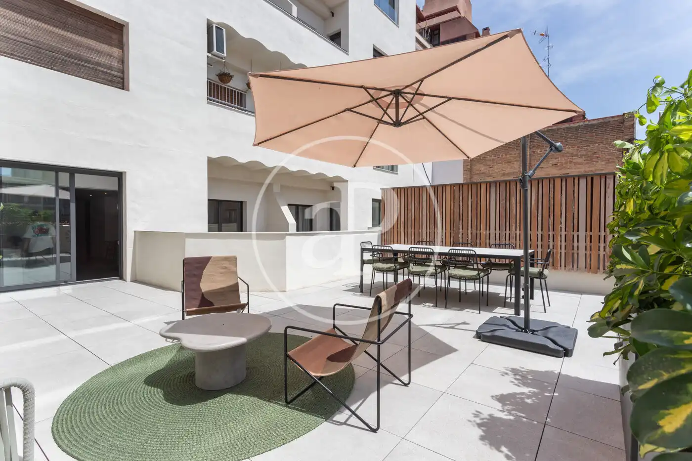 Appartamento con terrazza in affitto a Trav. de Dalt, imagen 7
