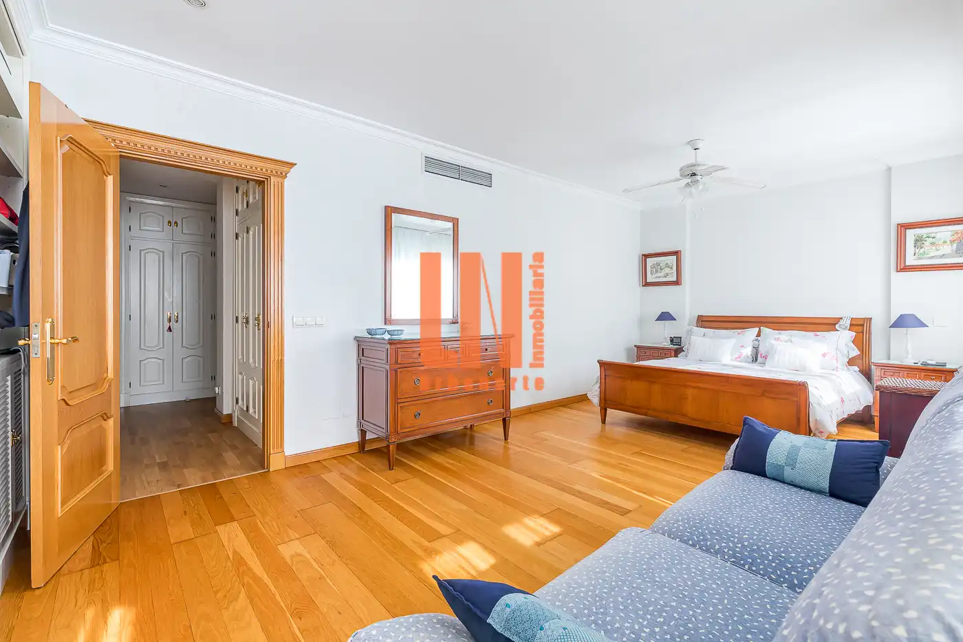 Habitación de Casa adosada en venta en Madrid con Aire acondicionado, Calefacción y Jardín privado